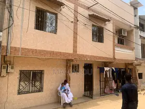 Meublé 4chbre Appartement dans Ouakam à Vendre