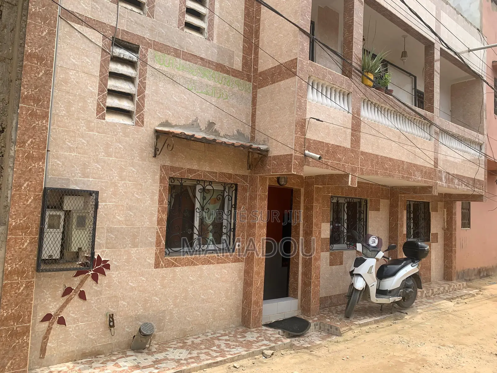Meublé 4chbre Appartement dans Ouakam à Vendre
