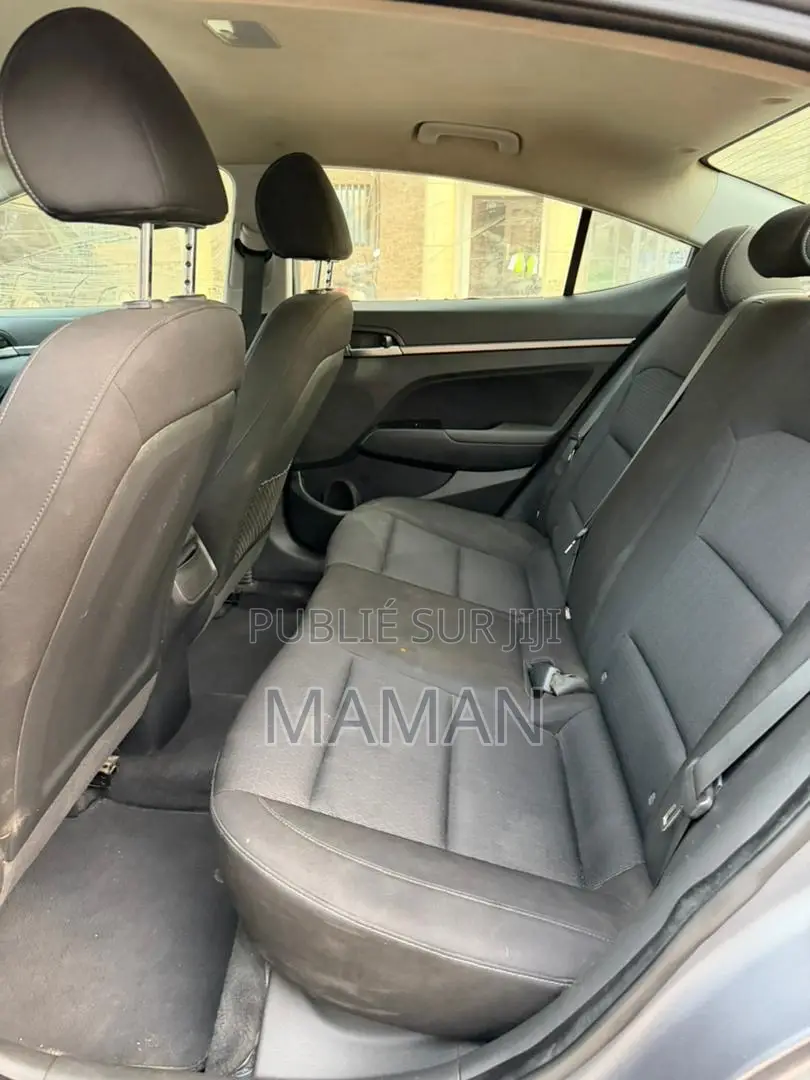 Hyundai Elantra 2017 Gris