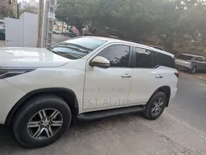 Toyota Fortuner 2023 Blanc