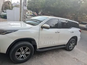 Toyota Fortuner 2023 Blanc