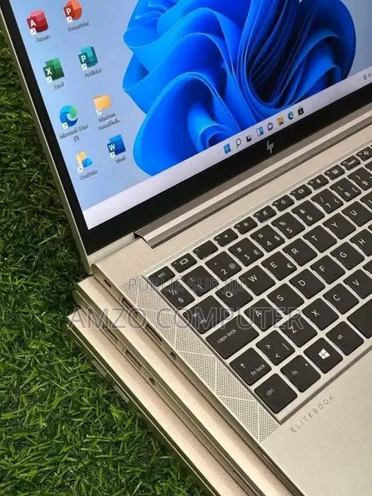 Ordinateur portable HP EliteBook 840 G8 16GB Intel Core i5 SSD 256GB