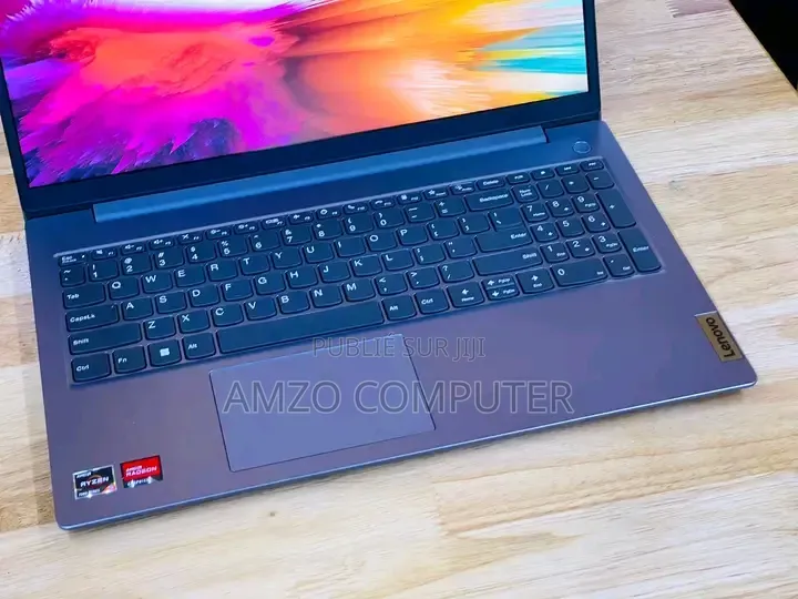 Nouveau Ordinateur portable Lenovo V15 G4 8GB AMD Ryzen 3 SSD 512GB
