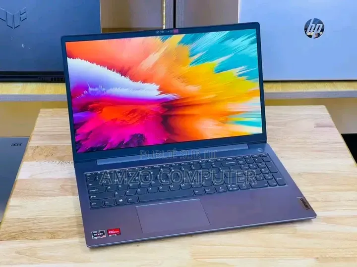 Nouveau Ordinateur portable Lenovo V15 G4 8GB AMD Ryzen 3 SSD 512GB