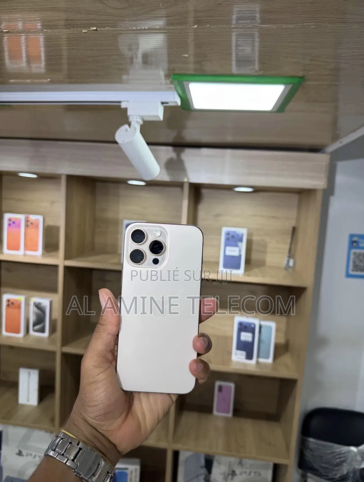 Nouveau Apple iPhone 16 Pro Max 512 GB Doré