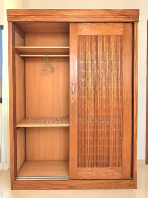 Armoire Presque Neuve