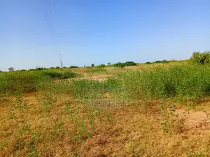 Terrain Industriel De 8.779 M2 en Bordure De Route Vers Tassette