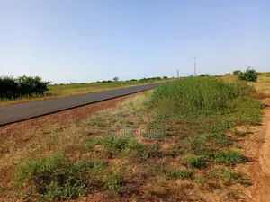 Terrain Industriel De 8.779 M2 en Bordure De Route Vers Tassette
