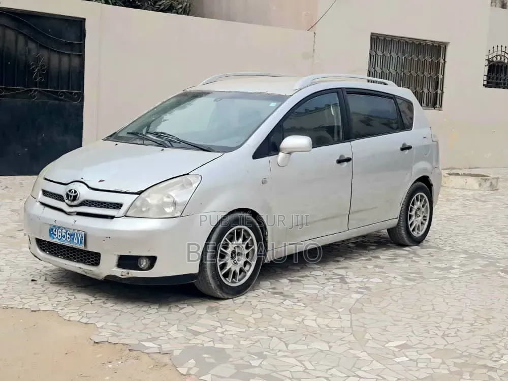 Toyota Verso 2009 Gris
