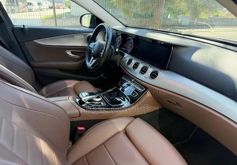 Mercedes-Benz E300 2020 Noir Mat