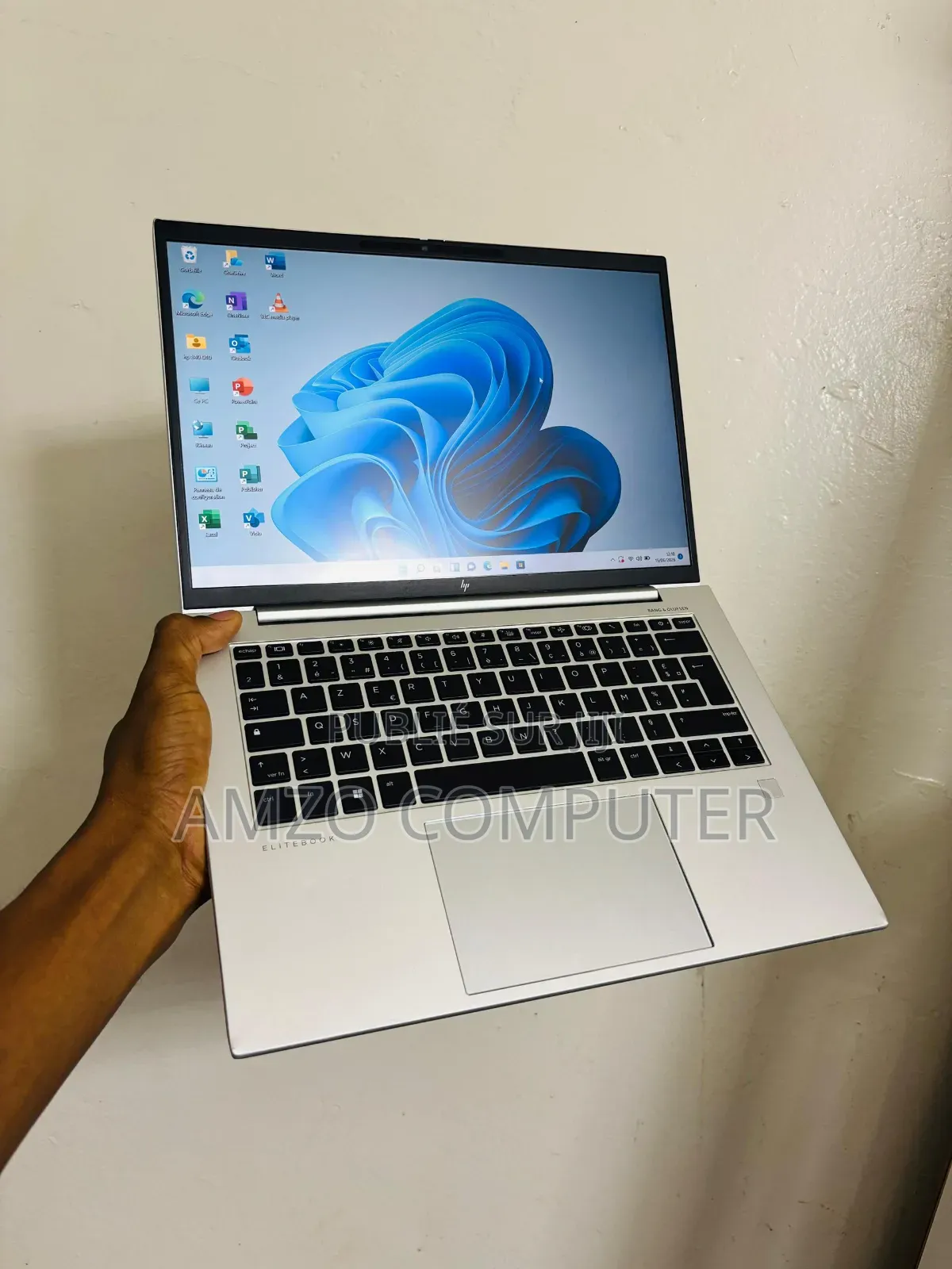 Ordinateur portable HP EliteBook 840 G10 16GB Intel Core i5 SSD 512GB