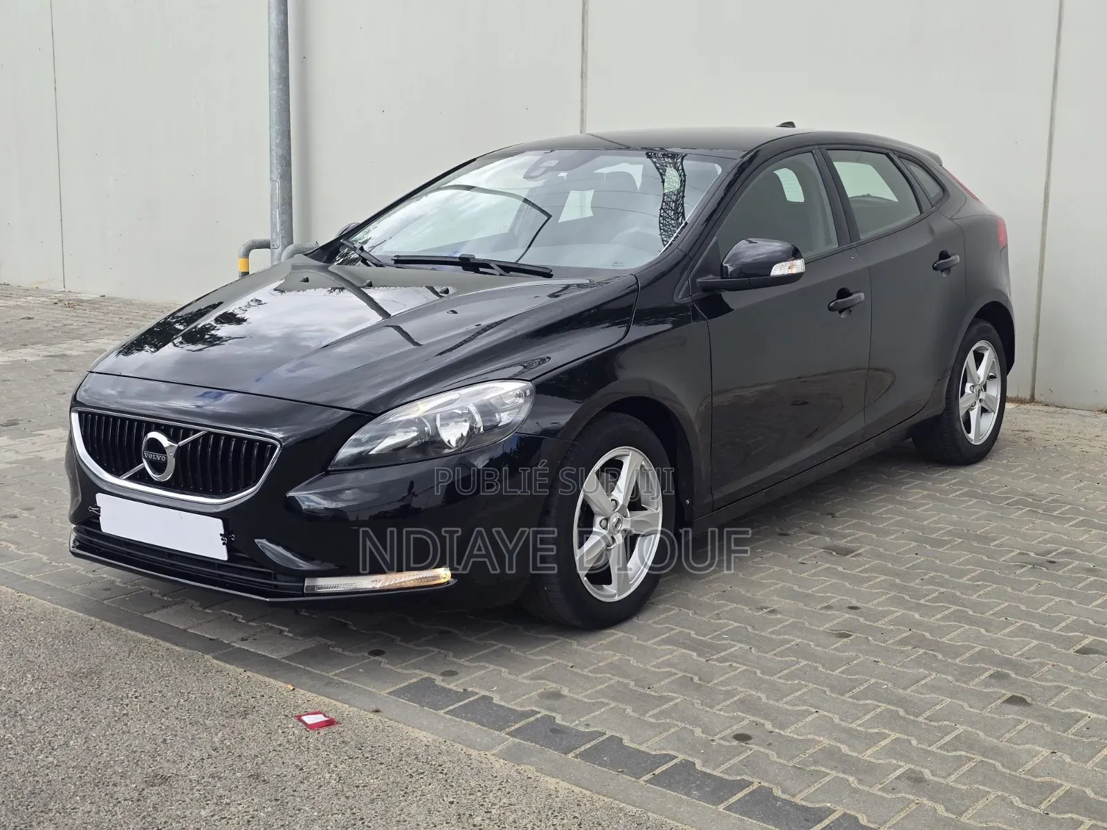 Volvo V40 2018 Noir