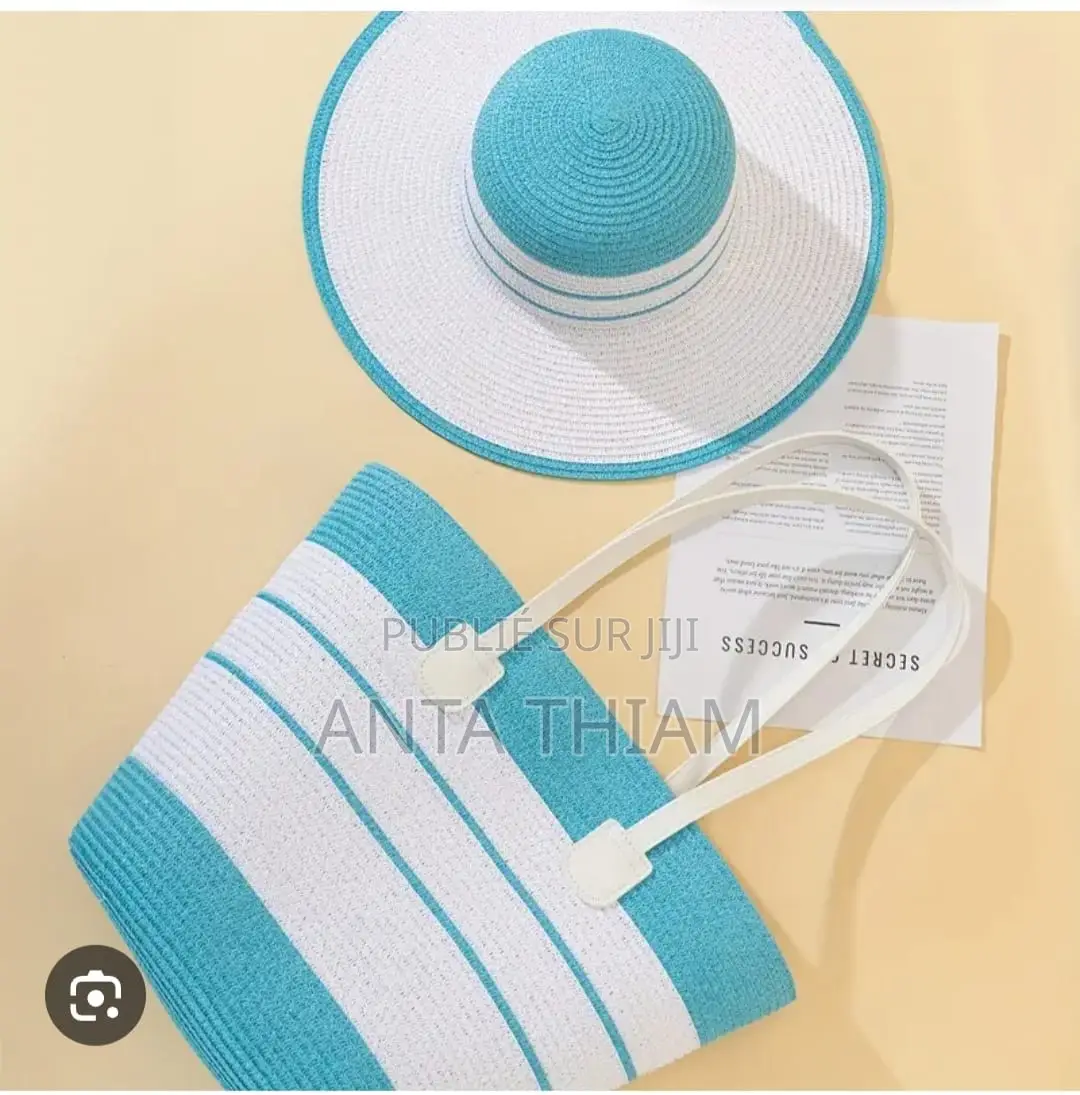 Ensemble Sacs Et Chapeaux En Paille