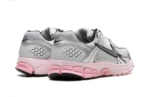 Nike Vomero 5. Silver/Pink