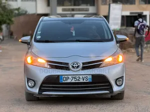 Toyota Verso 2017 Gris