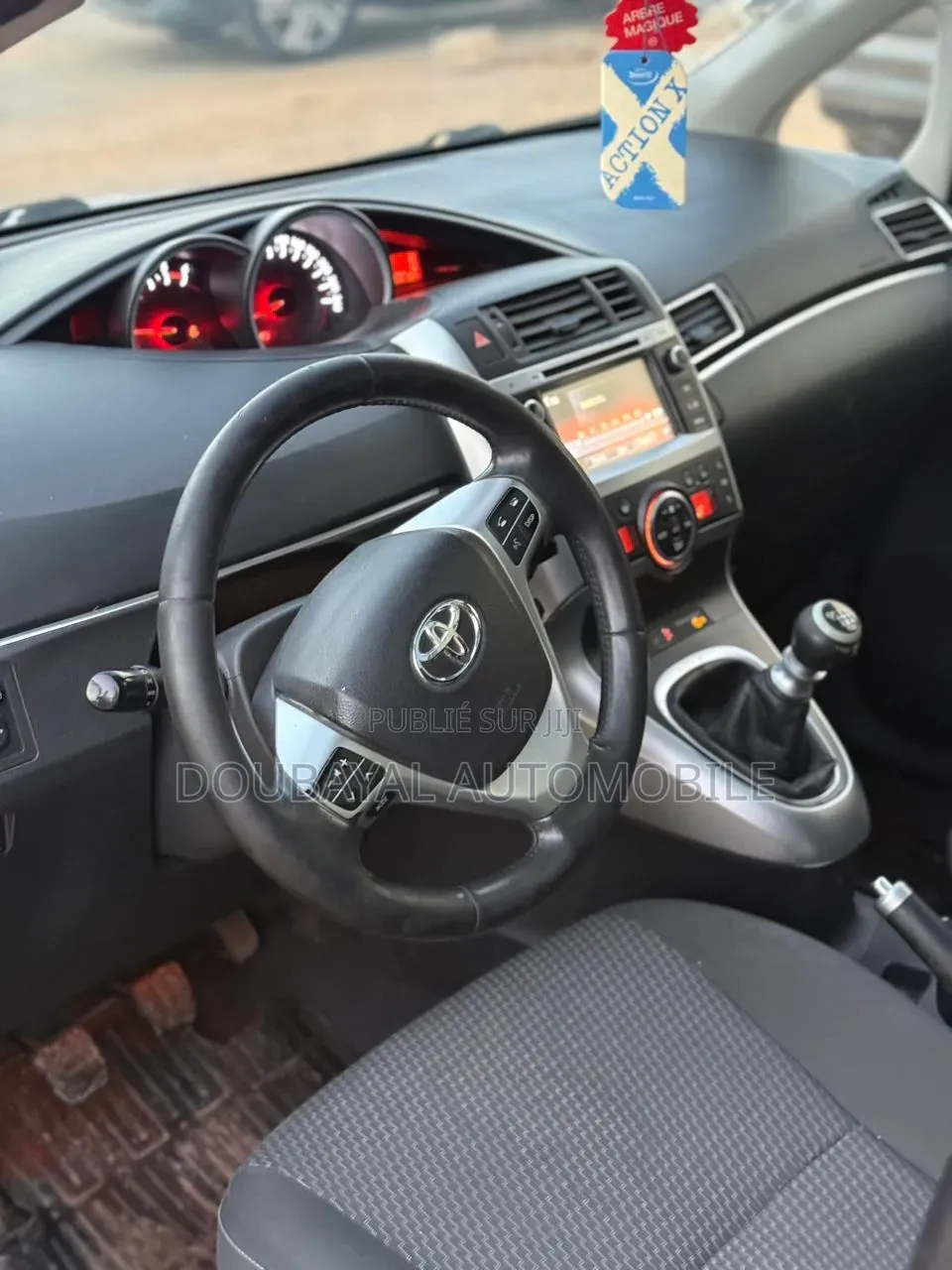 Toyota Verso 2017 Gris