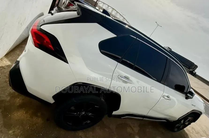 Toyota RAV4 2021 Blanc