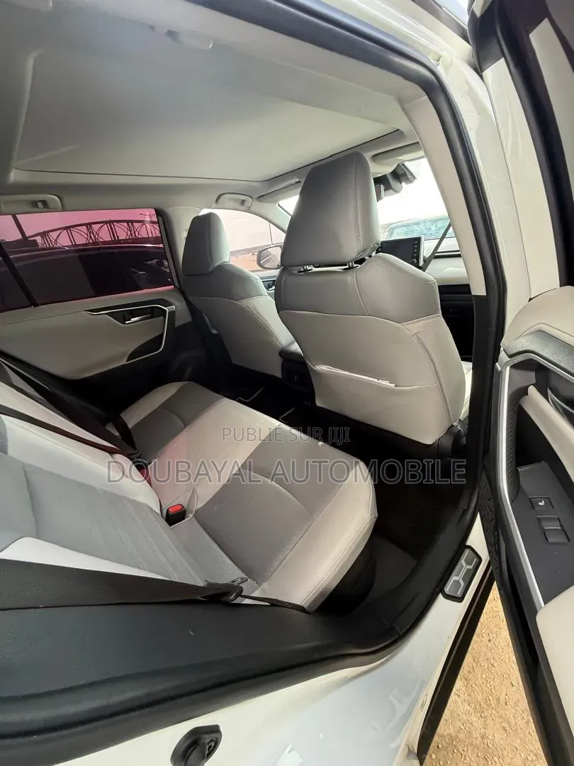 Toyota RAV4 2021 Blanc