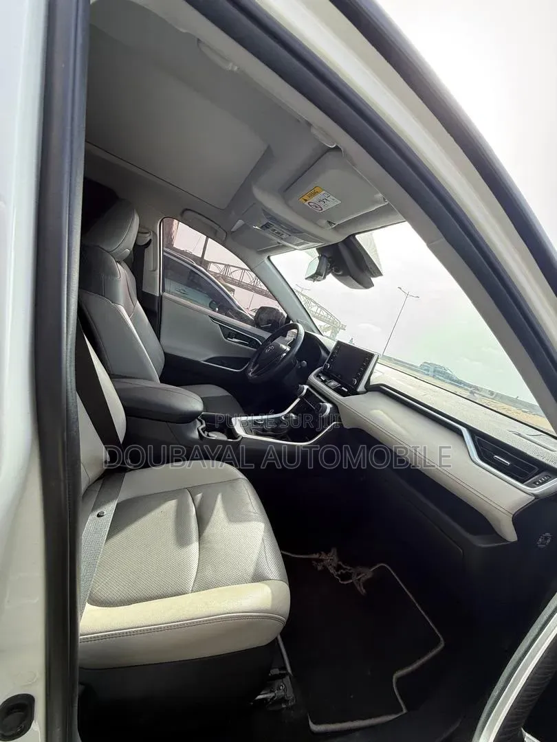 Toyota RAV4 2021 Blanc