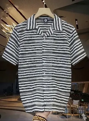 Chemise Perforé Disponible