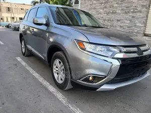Mitsubishi Outlander 2017 Gris