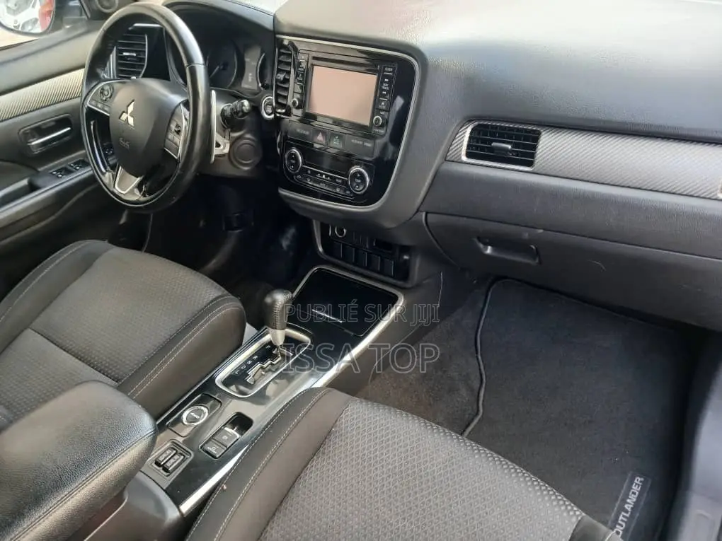 Mitsubishi Outlander 2017 Gris