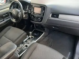 Mitsubishi Outlander 2017 Gris