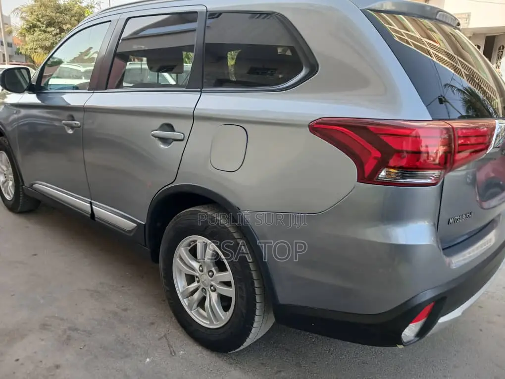 Mitsubishi Outlander 2017 Gris