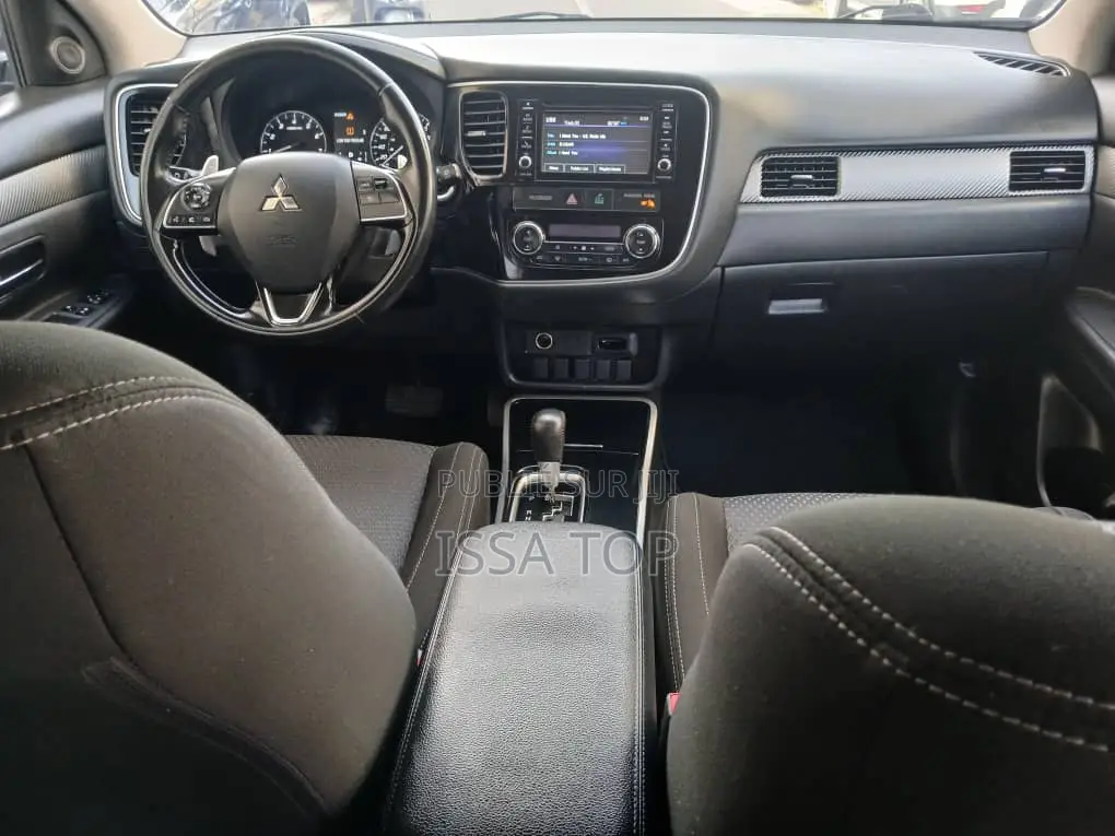 Mitsubishi Outlander 2017 Gris