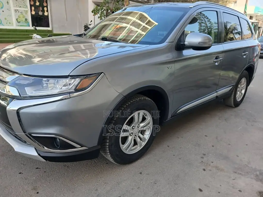 Mitsubishi Outlander 2017 Gris