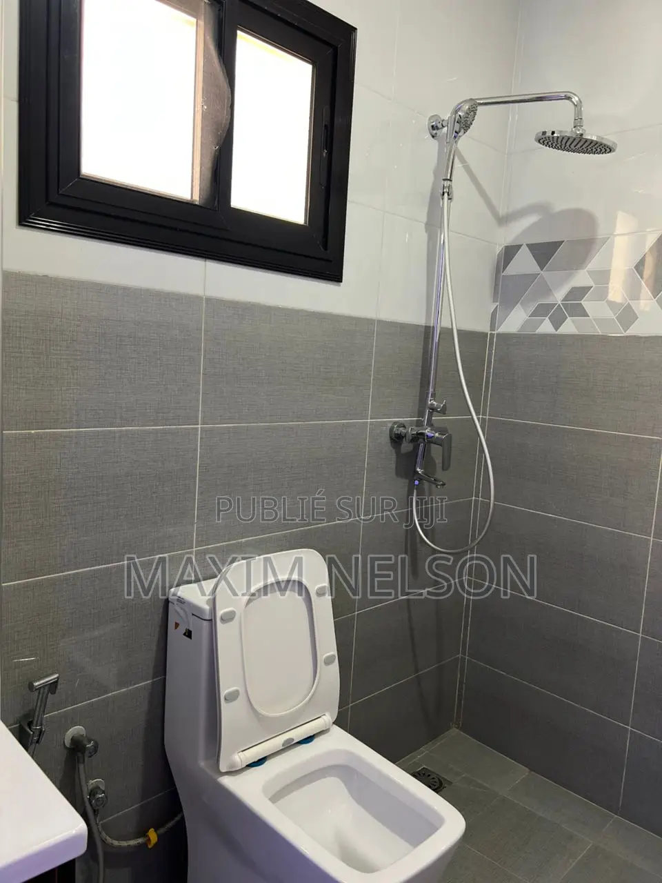 Appartement Meublé 5 Chambres À Louer À Yoff-Virage