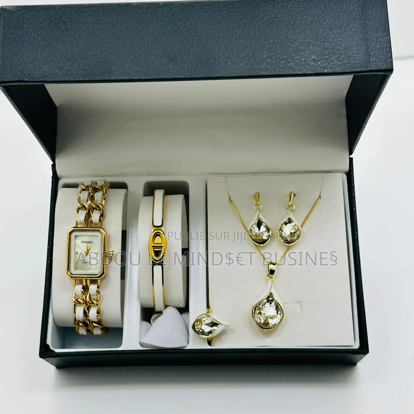 Coffret 4 Pièce Avec Boîte Disponible
