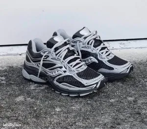 Saucony Noir-Blanc Disponible