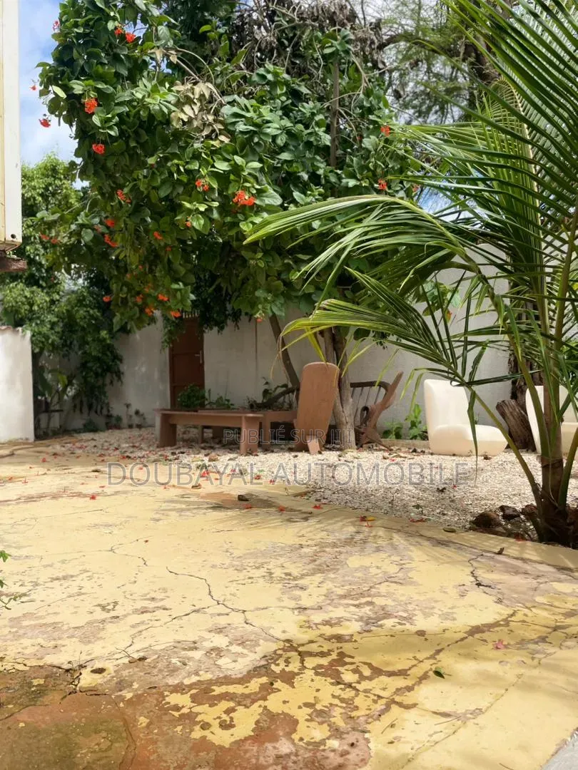 Meublé 3chbre Villa dans Saly, Thiès Sud à Vendre