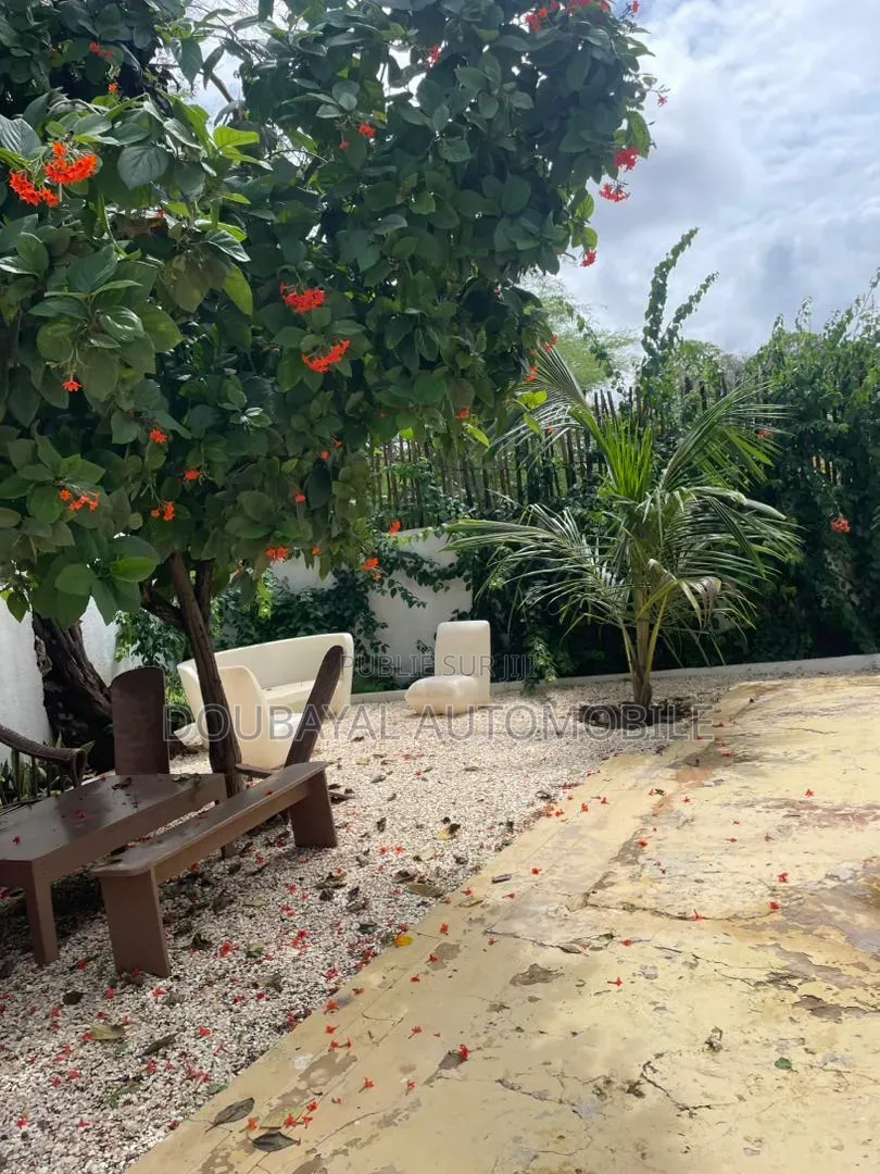 Meublé 3chbre Villa dans Saly, Thiès Sud à Vendre