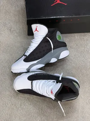 Air Jordan 13 Noir-Blanc Disponible