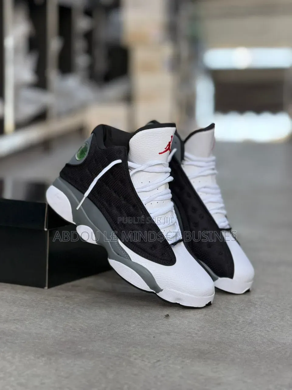 Air Jordan 13 Noir-Blanc Disponible
