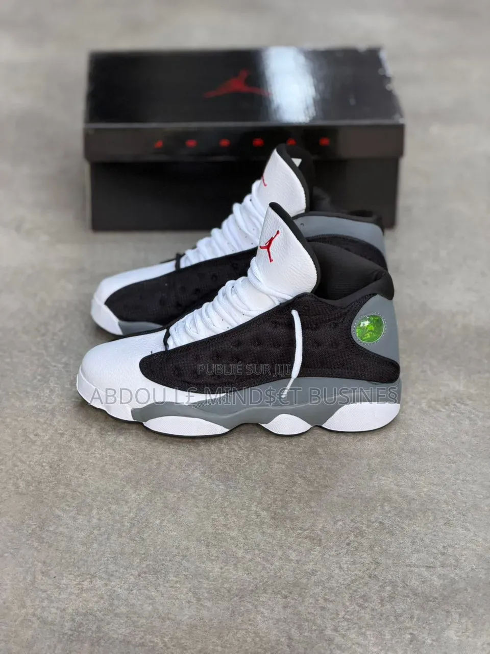 Air Jordan 13 Noir-Blanc Disponible