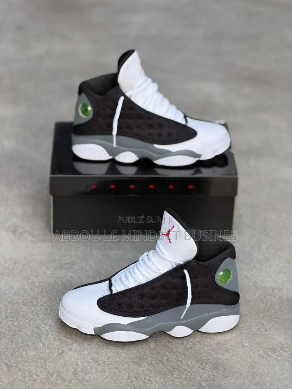 Air Jordan 13 Noir-Blanc Disponible