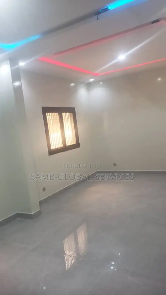 2chbre Villa dans Yoff à Louer