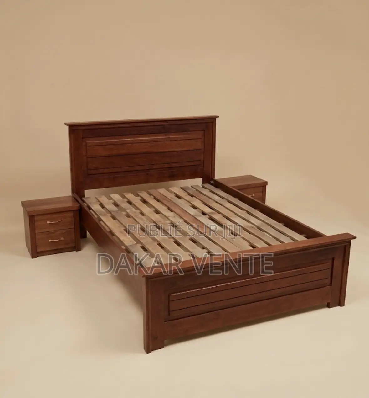 Lit 2 Places + 2 Commodes en Bois Massif