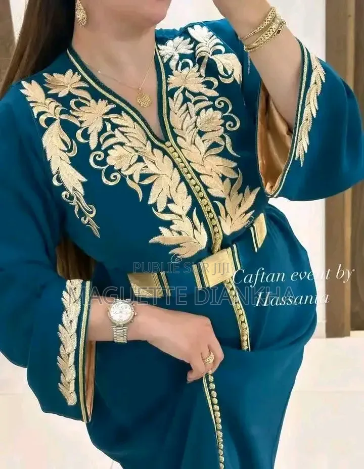  Robe Élégante Pour Femme – Très Bon État