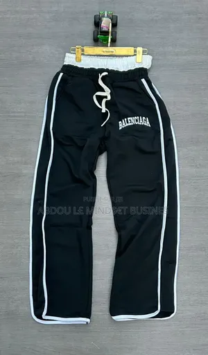 Bas Large Balenciaga Disponible
