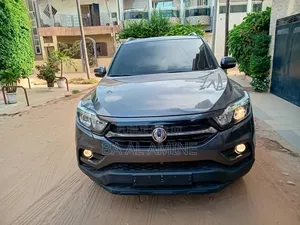 SsangYong Korando 2018 Gris