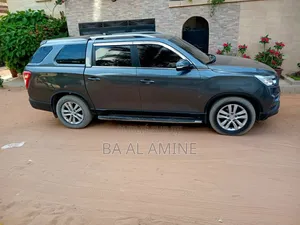 SsangYong Korando 2018 Gris