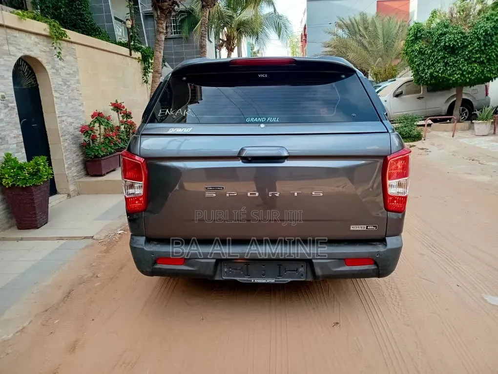 SsangYong Korando 2018 Gris