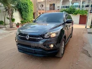 SsangYong Korando 2018 Gris