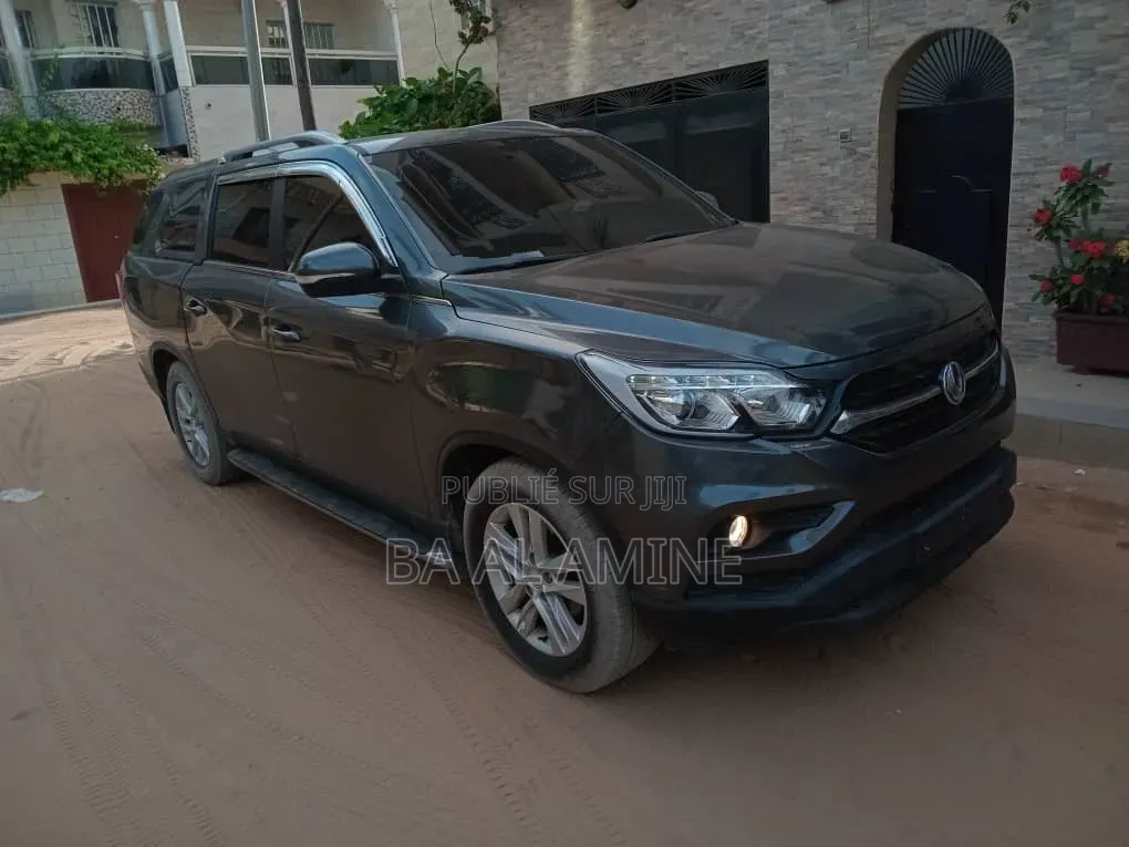 SsangYong Korando 2018 Gris