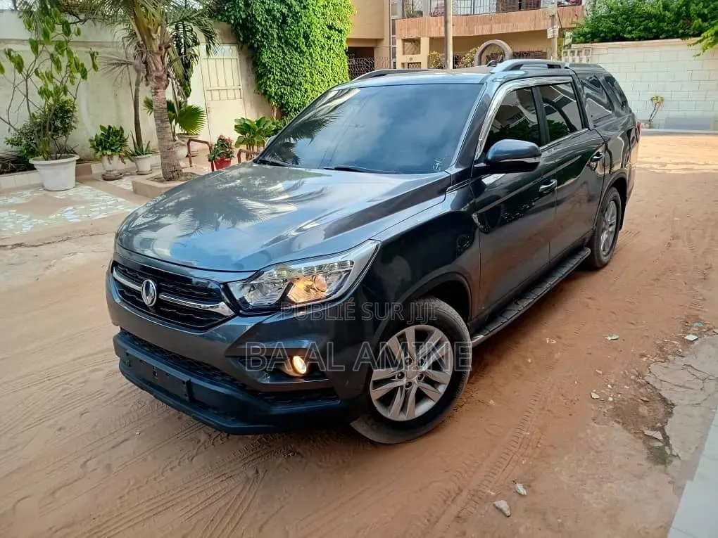 SsangYong Korando 2018 Gris