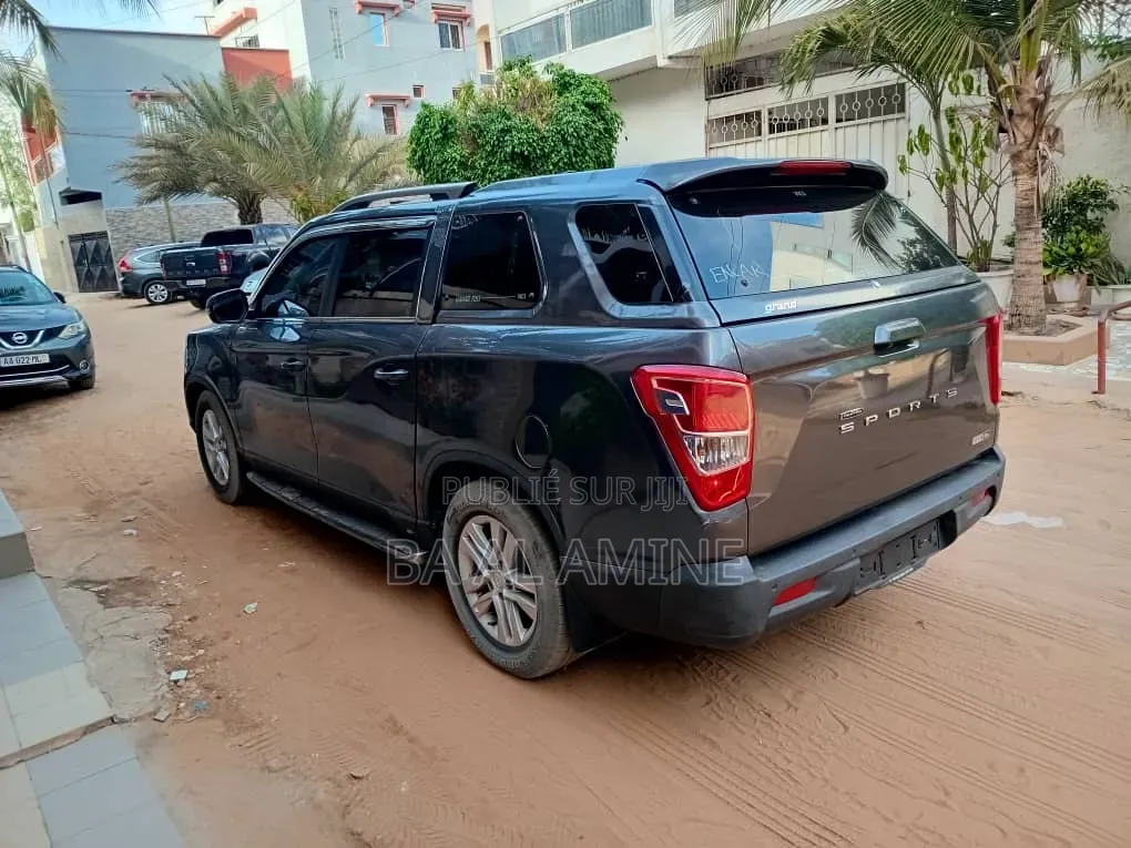 SsangYong Korando 2018 Gris